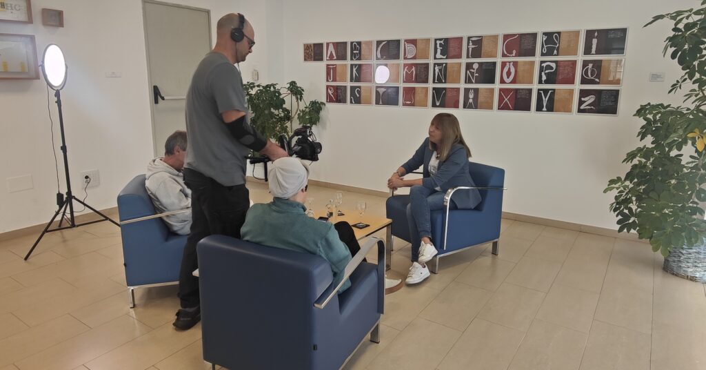 Un momento de la entrevista a la alcaldesa Berta Fernández.